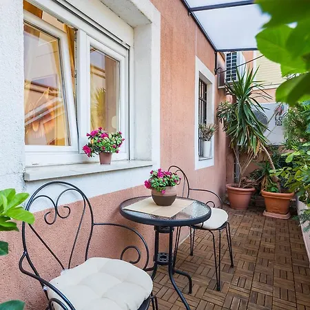 Suzy Apartment Split