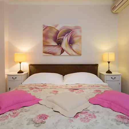 Suzy Apartman