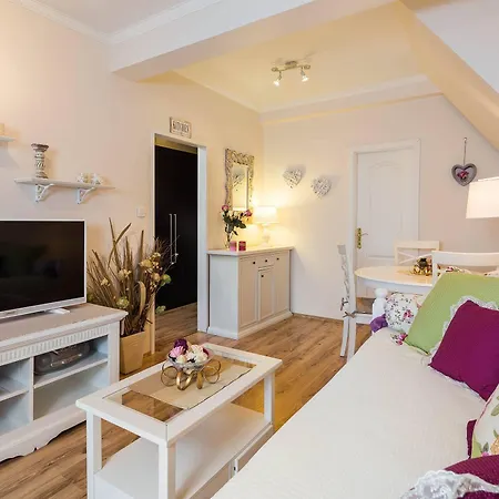 Suzy Apartman *